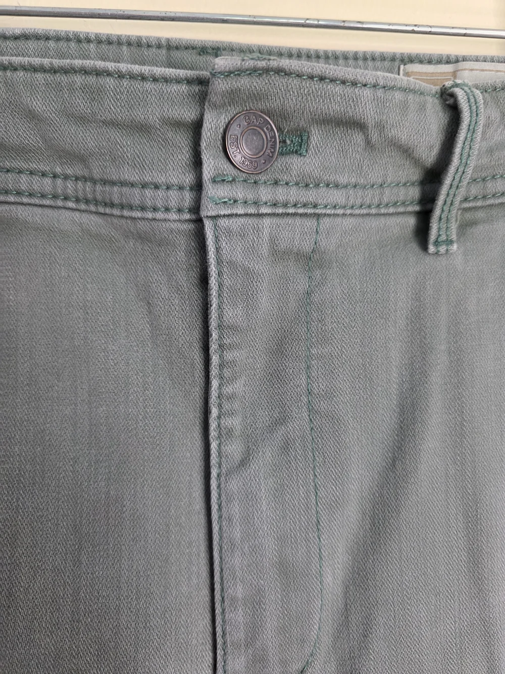 GAP Barrel Khaki Highrise in Olive Color